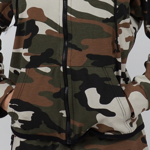 Hooded camouflage jacket with pockets - Picture 4 of 4